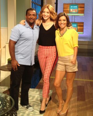 Rachelle Lefevre Instagram - That time on #accesshollywoodlive that an A.D. told @shaq to move but he wanted to sit next to me 🥰 No one can ever take that moment away from me! Congrats on your @orlandomagic jersey retirement Shaq & thanks for the memories ♥️ #32 @accesshollywood @kithoover @therealalfonsoribeiro