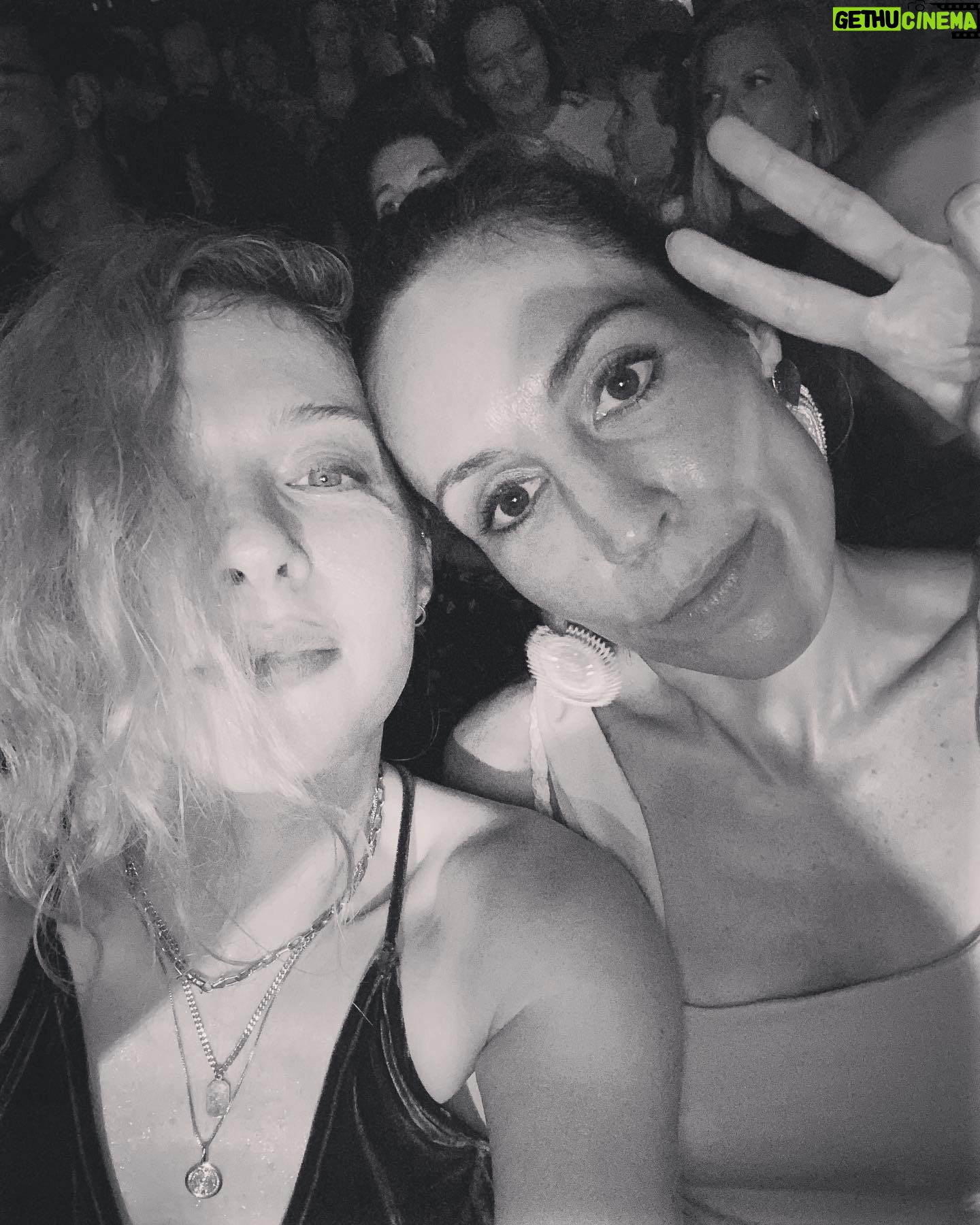 Rachelle Lefevre Instagram - Hereβs to sweaty friends in sweaty bars giving me life β€οΈβπ₯β€οΈβπ₯β€οΈβπ₯ Pro-tip: Drank a kombucha & water all night- no liver was harmed in the making of this glorious evening π