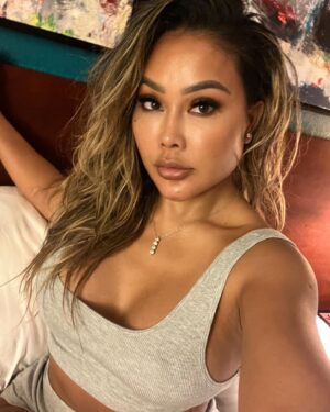 Rada Cheang Instagram - What does your personal belongings, beauty, significant other, money, status all have in common? You can’t take it with you once you leave this earth…..all you leave behind is your character and memories. Spread love …. but just don’t be weird doing it ❤️💋