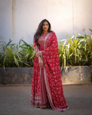 Radhika Radhakrishnan Instagram - Allow me to reintroduce myself ♥️ 
Outfit @brandladyofficial 
Photos @nexus__production_ 
Mua @mayfairmakeoverstudio 
#photoshoot #bridalshoot #lehanga #redlehenga
