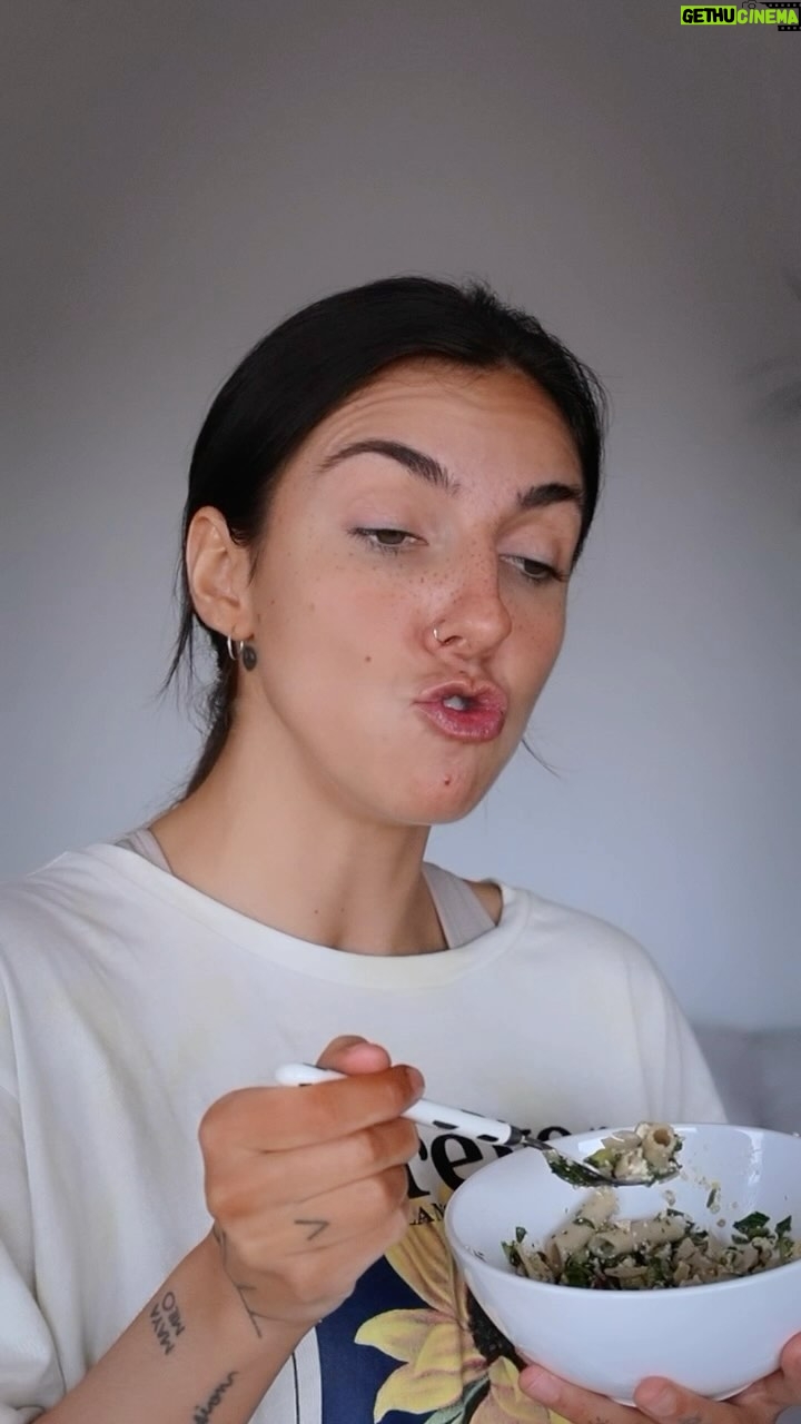 Rafaëlle Roy - 6.1K Likes - On ne parle pas la bouche pleine 😡