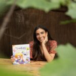 Rafaëlle Roy Instagram – CONCOURS 🌿📖☀️
Mon deuxième livre pour enfants sort dans exactement une semaine!!! 🥳
Pour l’occasion, j’ai envie de faire un concours express en primeur ici 😌
Gagne:
• un exemplaire dédicacé
• une journée d’activités surprises le jeudi 27 juin prochain en ma compagnie — it’s a bring your whole family kinda thing et j’ai prévu des belles belles choses le fun 🤫🌸🤪🕺🏻✨
(Il faut évidemment réserver cette journée-là! *Possible de souhaiter gagner l’exemplaire dédicacé seulement — c’est zéro pression 😊)
Pour participer:
• suis @grundquebec & @interforumcanada
• réponds à cette question en commentaires: si la nature savait parler, à ton avis, que dirait-elle?
C’est tout!!! ☺️
J’ai hâââââte. Merci infiniment de votre participation!
Avec tout mon amour 🌍🌱❤️