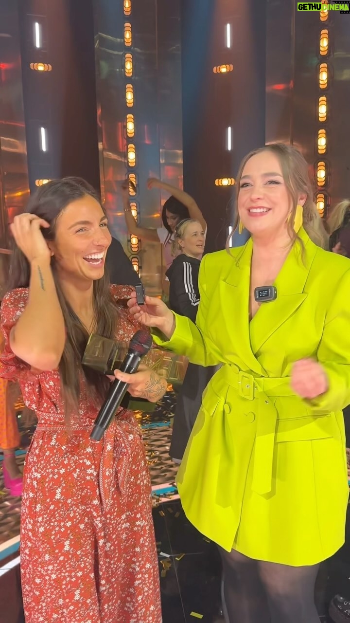 Rafaëlle Roy - 9.8K Likes - C’EST RAFAËLLE ROY QUI REMPORTE LA SAISON 2 DE ZÉNITH! 🌒✨
Son parcours remarquable a su rallier les générations et lui permettre d’atteindre le Zénith! Joignez-vous à nous pour la féliciter. 💫🎊
