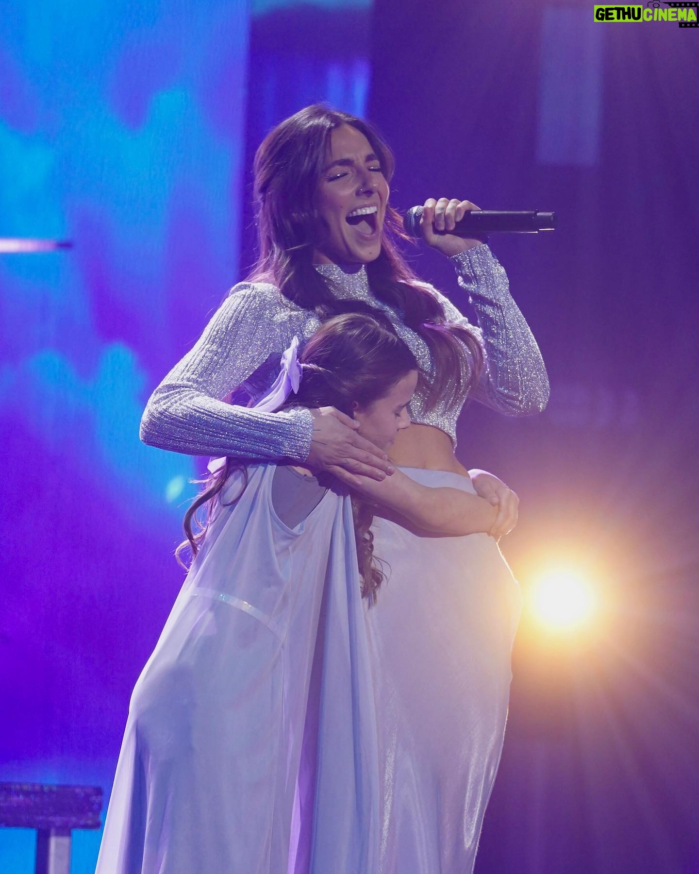 Rafaëlle Roy - 8K Likes - Rafaëlle Roy a choisi de reprendre « Un peu plus haut » de Ginette Reno et nous a offert une performance à couper le souffle! 💫
Quelle note lui auriez-vous donnée?