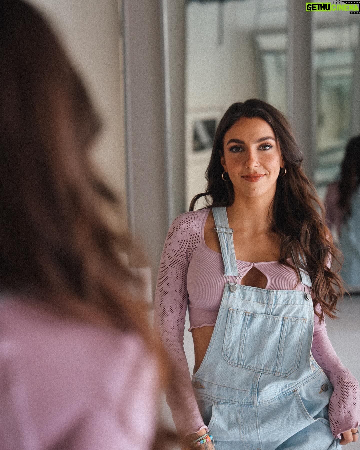 Rafaëlle Roy - 9.6K Likes - CONCOURS / GIVEAWAY 💫
Perso, je suis en amour avec le feeling que me procure ma chevelure de princesse (pas moi qui l'dit, c'est mes enfants 😌👑) alors pourquoi ne pas vous donner la chance de vous sentir comme moi en ce (presque!!!) début de printemps? 😏🌸
En collaboration avec @cdextensions et @cdextensions.professionnel, voici le plan:
Vous pourriez gagner jusqu’à 2000$ pour un ultime makeover avec CD Extensions: extensions capillaires, couleur, soins capillaires et routine capillaire personnalisée pour vos besoins 🎉
Comment participer?
• Suis @rafaelleroy, @cdextensions et @cdextensions.professionnel
• Aime cette publication
• Mentionne dans les commentaires des ami.es qui aimeraient remporter ce prix
• Partage ce post en story pour obtenir une chance supplémentaire de gagner!
Le concours se termine le 30 mars 2024 à 23:59 (HE).
Bonne chaaaaaance ❤️