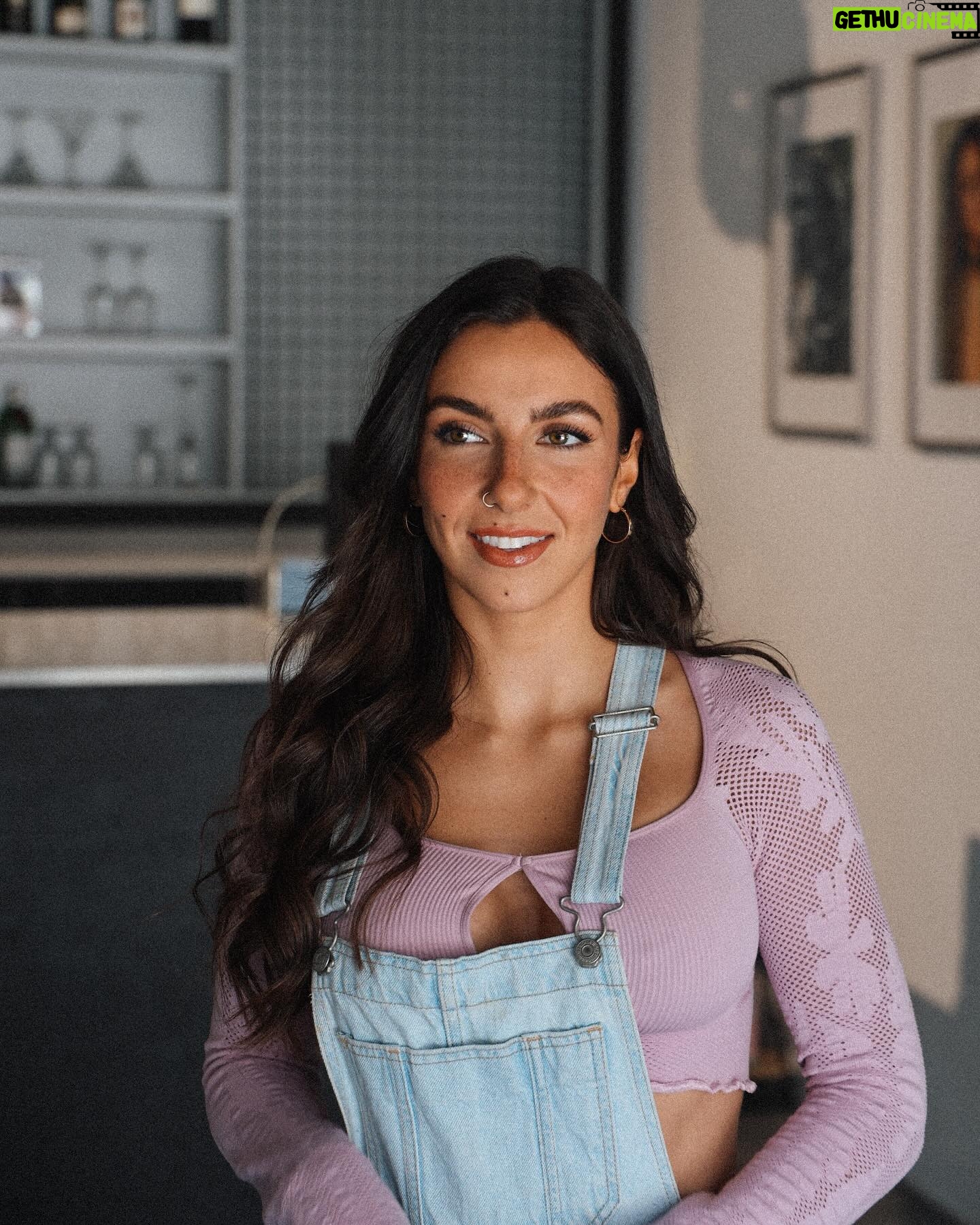 Rafaëlle Roy - 9.6K Likes - CONCOURS / GIVEAWAY 💫
Perso, je suis en amour avec le feeling que me procure ma chevelure de princesse (pas moi qui l'dit, c'est mes enfants 😌👑) alors pourquoi ne pas vous donner la chance de vous sentir comme moi en ce (presque!!!) début de printemps? 😏🌸
En collaboration avec @cdextensions et @cdextensions.professionnel, voici le plan:
Vous pourriez gagner jusqu’à 2000$ pour un ultime makeover avec CD Extensions: extensions capillaires, couleur, soins capillaires et routine capillaire personnalisée pour vos besoins 🎉
Comment participer?
• Suis @rafaelleroy, @cdextensions et @cdextensions.professionnel
• Aime cette publication
• Mentionne dans les commentaires des ami.es qui aimeraient remporter ce prix
• Partage ce post en story pour obtenir une chance supplémentaire de gagner!
Le concours se termine le 30 mars 2024 à 23:59 (HE).
Bonne chaaaaaance ❤️