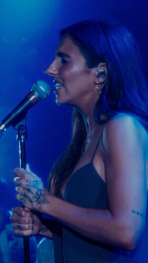 Rafaëlle Roy Instagram - Damn, this woman can sing! Not only that, but she’s also an amazing mom to two beautiful little humans back home. Hitting the road with us is a huge sacrifice for her, and you all are showing her so much love and support. Thank you 🙏 @rafaelleroy
