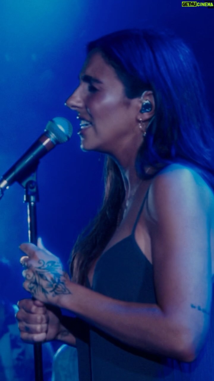 Rafaëlle Roy - 6.6K Likes - Damn, this woman can sing! Not only that, but she’s also an amazing mom to two beautiful little humans back home. Hitting the road with us is a huge sacrifice for her, and you all are showing her so much love and support. Thank you 🙏 @rafaelleroy
