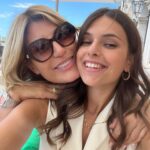 Raffaella Zardo Instagram - Graduation Day 👩‍🎓 Se sognare un po’ è pericoloso. Il rimedio non è sognare di meno, ma sognare di più , sognare tutto il tempo. Brava Aurora ! @aurorarebellato #110elode #congratulations #❤️