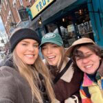 Ragga Ragnars Instagram – A random selection of pics to describe a day and a half spent in London. With friends. Knitting. Drinking tea. On a boat. In a backless outfit. Having fun. 🤍 #london #girlsnight #boatlife