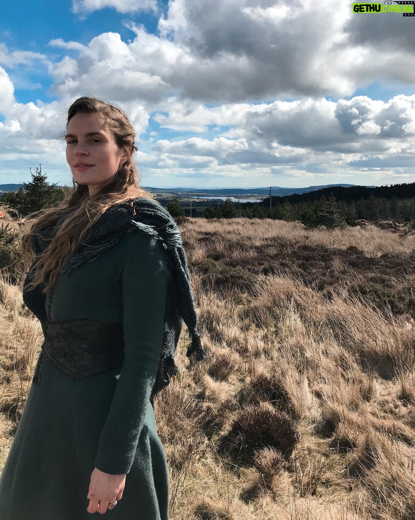 Ragga Ragnars Instagram - Setlife 🤍 #gunnhild #vikings #setlife