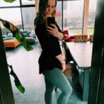 Ragga Ragnars Instagram – Just cause.. 💚 a year ago at @hrafntinna_villa – my hair @harklinikken – leggings @metta.sport – socks @mjoll – not an ad! #mirrorselfie #throwback #justcause