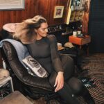 Ragga Ragnars Instagram - A random selection of pics to describe a day and a half spent in London. With friends. Knitting. Drinking tea. On a boat. In a backless outfit. Having fun. 🤍 #london #girlsnight #boatlife