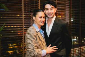 Raihaanun Instagram - -Appreciation post for Reza Rahadian-

Tahun ini tepat 17 tahun saya mengenal Reza Rahadian. Dan sejak itu perkenalan kami berkembang menjadi persahabatan. 

Saya selalu kagum dengan karya karyanya.
Buat saya, selain Reza merupakan actor hebat yang serba bisa, namun beliau juga sahabat - laki laki - dan pribadi yang luar biasa.

Kali ini, saya berkesempatan untuk kedua kalinya menjadi partner bermainnya di film Layangan Putus.
Yang mana hari ini akan bertemu dan menyapa penonton untuk pertama kalinya. Saya bangga bisa berada di titik ini bersamanya.

Eja, terima kasih sudah hadir dan terlahir. 
U’ll always be my favorite person.

Love,
Raihaanun