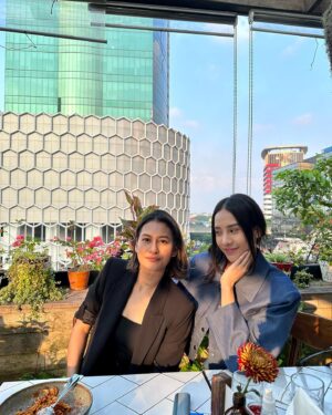 Raihaanun Instagram - Quality time with mi NyaNya 🌹