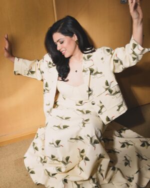 Rajshri Deshpande Instagram - Be 🕊️🤍 

It’s so amazing to wear @houseofmasaba for @primevideo slate launch. I am always in awe of @masabagupta as an artist but when I wore her outfit for the first time I realise how amazingly talented she is with all her work. Kudos to you Masaba and hope we work together in some projects ❤️

Thank you for styling me @shreejarajgopal loved the way your warmth is 🤗 

Stylist @shreejarajgopal 
Wearing @houseofmasaba 
HMU - @ambereenyusuf 
Earrings @shopalloya 
Rings @ishhaara 
Heels @londonrag_in 
Style team @khushalii.chauhan @deepika_ramnani 
Photo - @mayurnarangikar 
Artist assistant - #PoojaJoshi 

@primevideoin #amazonpromotions