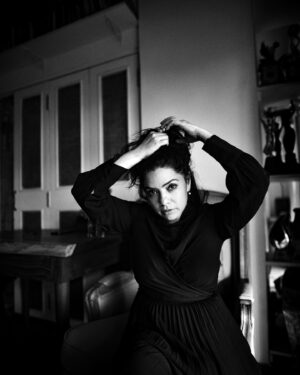 Rajshri Deshpande Instagram - Rajshri
The BTS video of this shoot on https://www.patreon.com/stormsen video tier!

#fashionphotography #portraiture #fineartphotography #stormworkshop