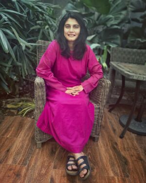 Rajshri Deshpande Instagram - My beloved @aratikadav Throughout these 14 years of our friendship you not only encouraged my heart and soul but taken care of me when I was devastated emotionally. My achievements to my rejection’s you were part of everything. How do I describe Your humility and love for not just me but everyone around you and that makes you the most beautiful person in the world. 

On your birthday and everyday my dear @aratikadav I wish you lots of blessings, love, happiness, sunshine success and amazing creative journey in movies. Here’s to holding hands, giggling madly, ranting about some silly to serious things, gossiping, crying together, watching movies, travelling, seeing yooki grow and swimming together in the crazy ocean of this film industry. 😘🤗❤️

You are my favourite place Arati ❤️