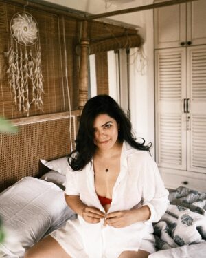 Rajshri Deshpande Instagram - Rajshri
The BTS video of this shoot on https://www.patreon.com/stormsen video tier!

#fashionphotography #portraiture #fineartphotography #stormworkshop