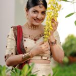 Raksha Raj Instagram – Happy Vishu ❤️✨
.
Makeup & Hairstyles : @abilashchickumakeupartist 
Styling : @tharunya_vk 
Costume : @thanuzbridalboutique 
Photography : @paper_plane_wedding 

#vishu #Vishu2024 #traditional