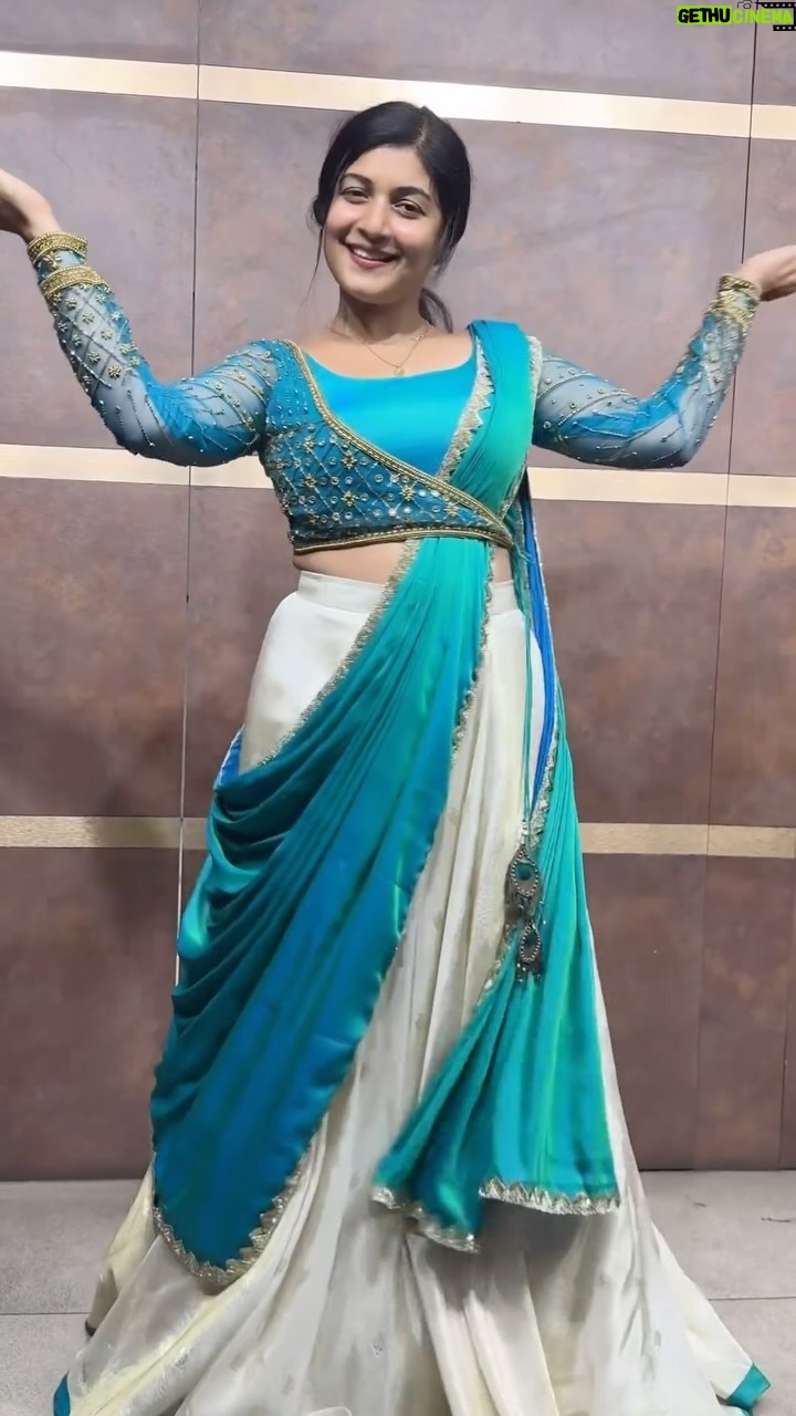 Raksha Raj - 49.3K Likes - Getting ready🩵
•
MUA 💄 : @zairmakeoverstudio
Costume 👗 : @lizcreationsboutique
Jewels 💍: @orchidfashionstores
•
•
•
#inauguration #reels #trendingreels #trending #instagram #asianet #actress #indianactress