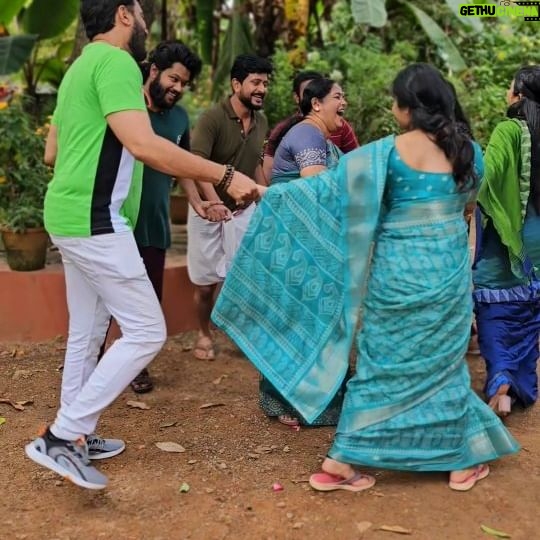 Raksha Raj - 164K Likes - Thank you and Love u all 🥺❤️😘🙏🏻
Team #santhwanam