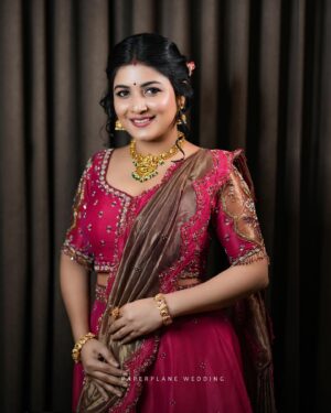 Raksha Raj Instagram - ❤️

📸 : @paper_plane_wedding 
👗 : @evanshi_designs 
💄: @zairmakeoverstudio 
✨ : @planetjewel 
.
.
.
#instagood #instadaily #photoshoot #red #ootd #traditional #kerala #picoftheday