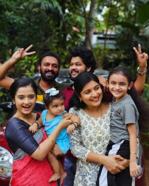 Raksha Raj Instagram - Let’s sparkle and shine in the New Year !
Happy 2024 ♥️
.
#happy2024 #newyear #santhwanam #asianet #pictureoftheday #happynewyear #welcome2024 #happyfaces