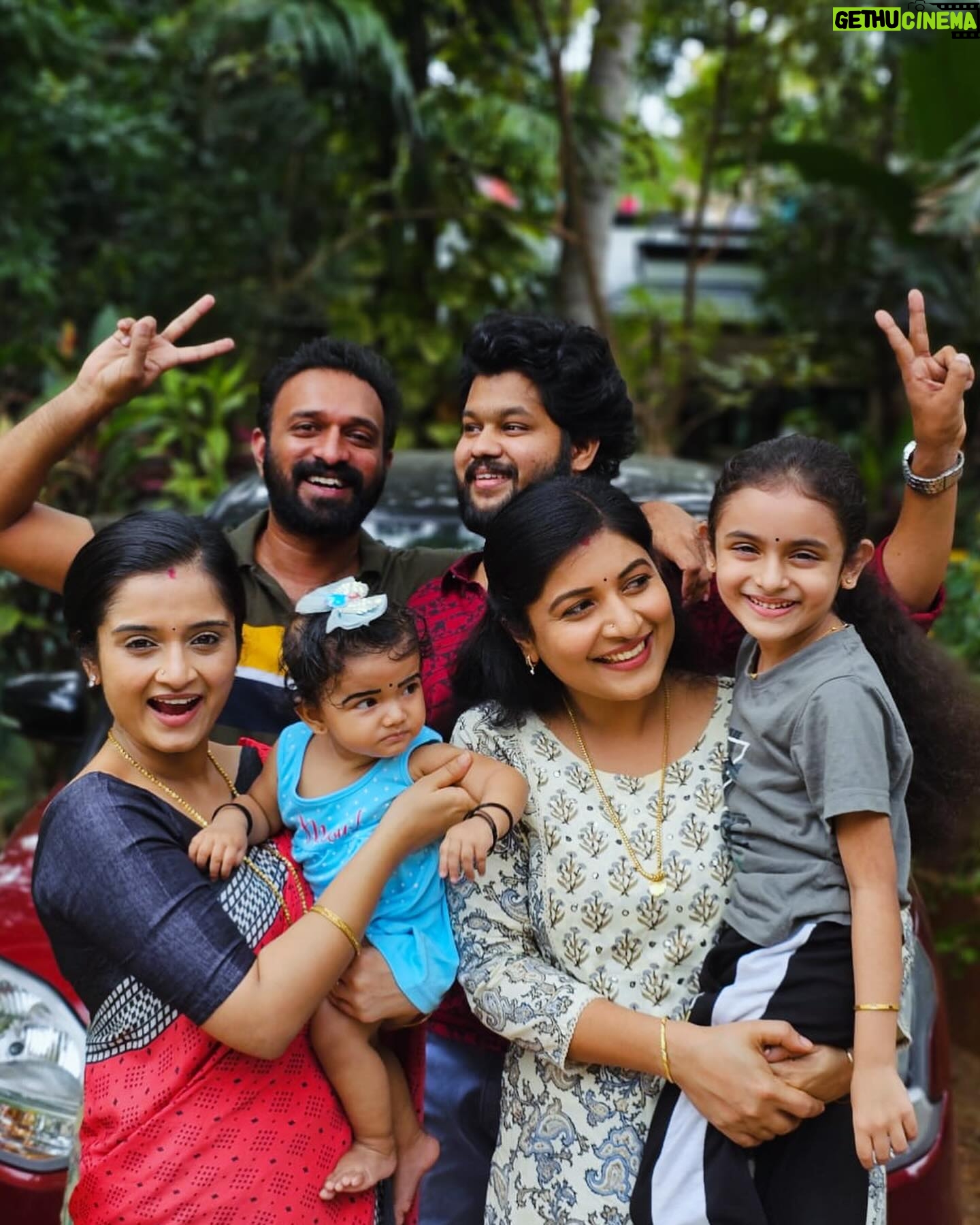 Raksha Raj - 130.4K Likes - Let’s sparkle and shine in the New Year !
Happy 2024 ♥️
.
#happy2024 #newyear #santhwanam #asianet #pictureoftheday #happynewyear #welcome2024 #happyfaces
