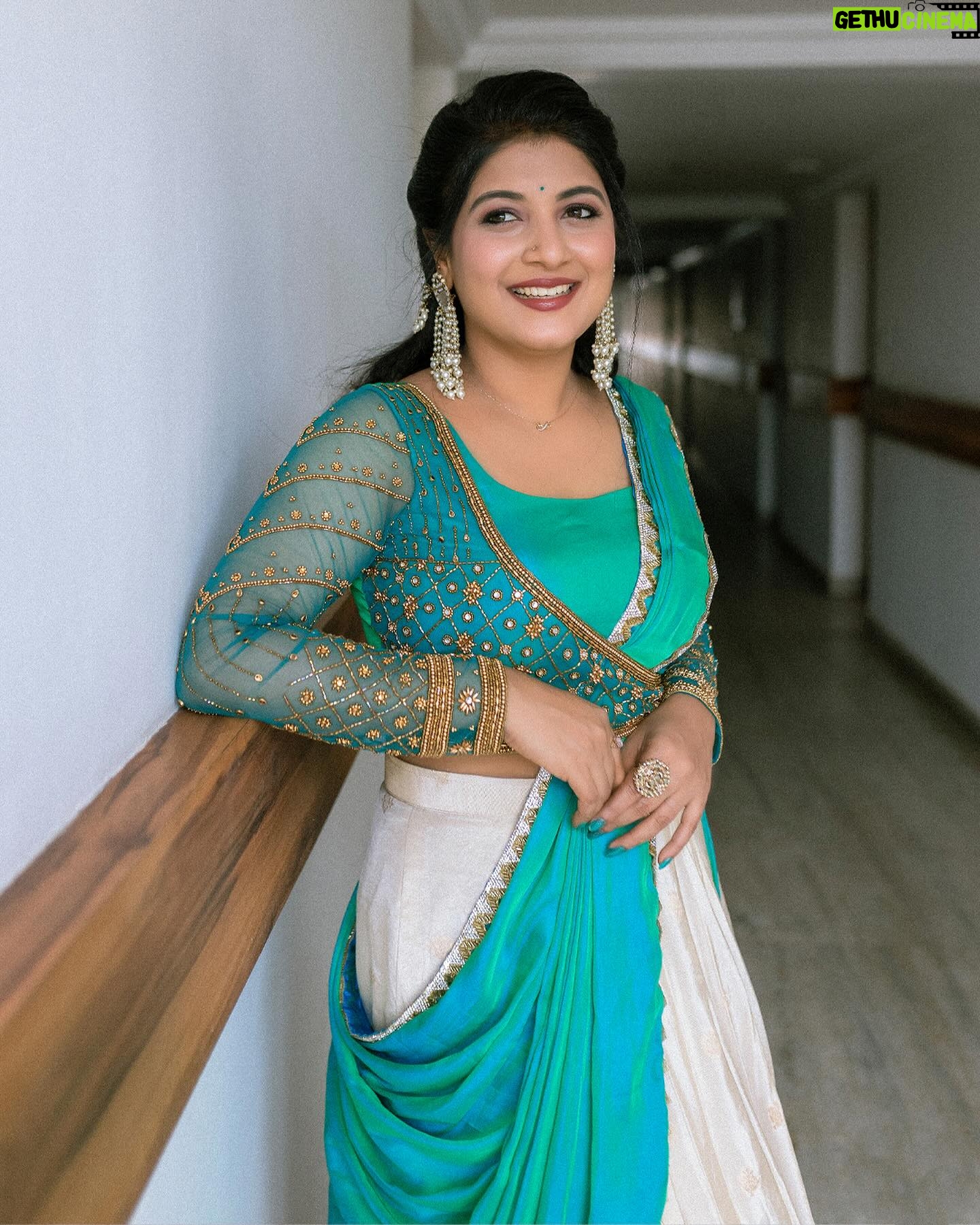 Raksha Raj - 38K Likes - 💙🦚
.
Designer : @lizcreationsboutique
Photography : @vkphotography.cbe
MUH : @zairmakeoverstudio
Jewels : @orchidfashionstores
.
.
#inauguration #vadakkenchery #picoftheday