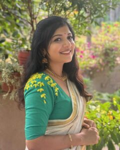 Raksha Raj Instagram - പുഴയിന്നൊരു നാടൻ പെണ്ണായോ.. Blouse : @shanyfashion_aasha