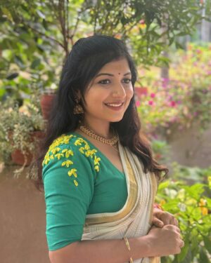 Raksha Raj Instagram - പുഴയിന്നൊരു നാടൻ പെണ്ണായോ.. 

Blouse : @shanyfashion_aasha