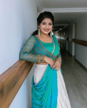 Raksha Raj Instagram - 💙🦚

.
Designer : @lizcreationsboutique 
Photography : @vkphotography.cbe 
MUH : @zairmakeoverstudio 
Jewels : @orchidfashionstores 
.
.

#inauguration #vadakkenchery #picoftheday