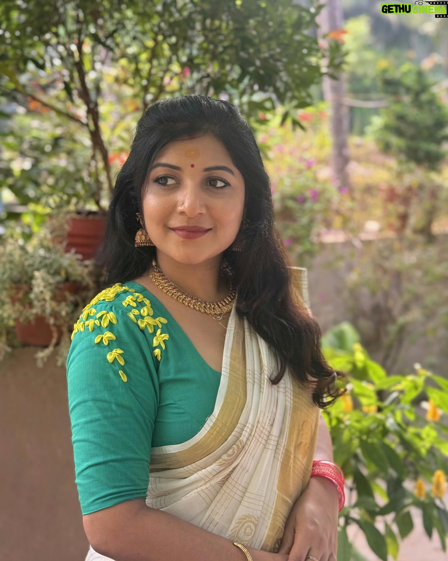 Raksha Raj - 68.4K Likes - പുഴയിന്നൊരു നാടൻ പെണ്ണായോ..
Blouse : @shanyfashion_aasha