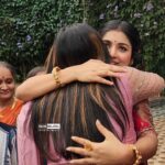 Raksha Raj Instagram - ജയന്തിഏട്ടത്തിയെ ചേർത്ത് പിടിച്ചപ്പോൾ അപ്പുവിന്റെ കണ്ണുകൾ നനഞ്ഞോ.. സ്നേഹ സാന്ത്വനം ❤️❤️ #apsararathnakaran #rakshadallu #santhwanam