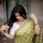 Raksha Raj Instagram - അവൾ പ്രകൃതിയും കവിതയും ഇടകലർന്ന പുഴയാണ് 📸 : @rkl_films_ 💄: @ziaora_makeover_studio_ .