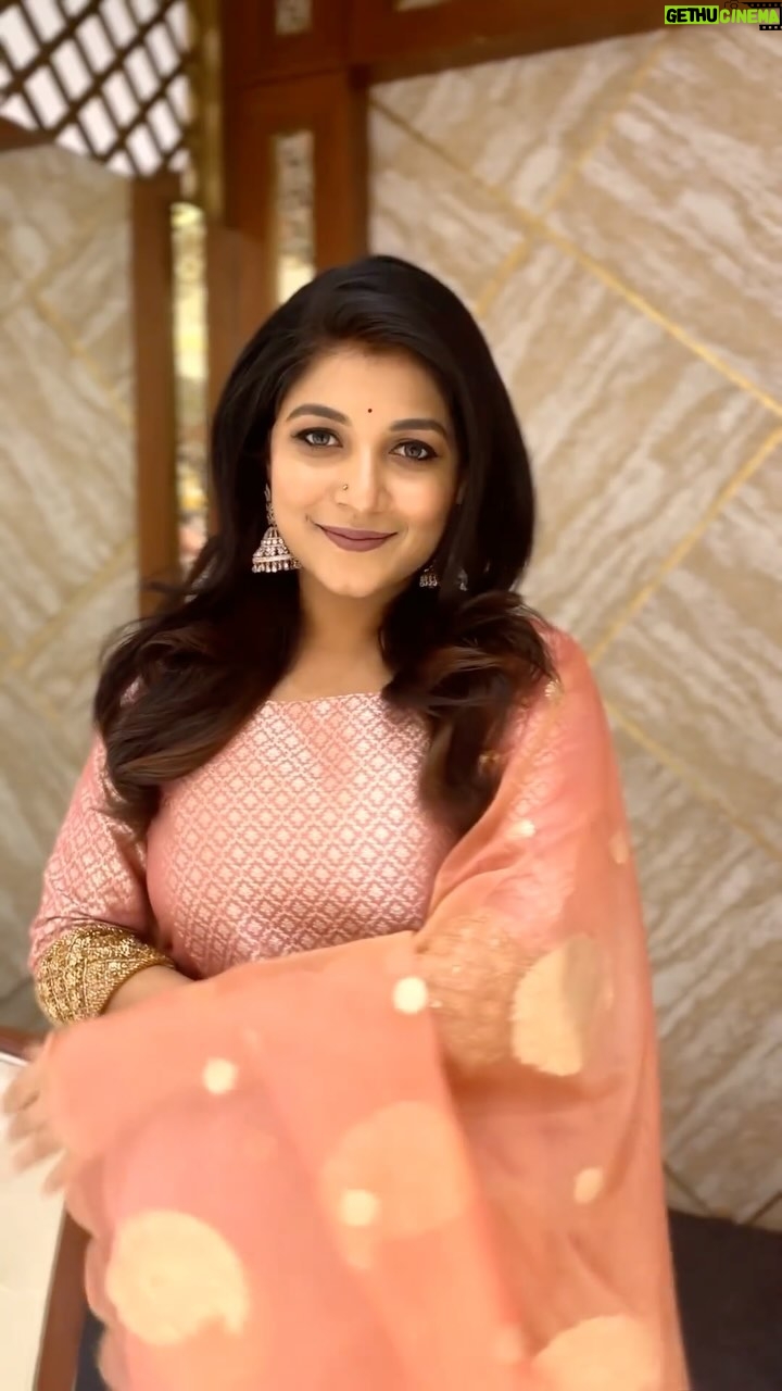 Raksha Raj - 31.9K Likes - ❤️✨
Attire : @thanzscouture
MUH : @ziaora_makeover_studio
Jewels : @planetjewel
.
.
.
#trendingreels #trending #explore #telugu #telugusongs #reels #ootd #banarasi