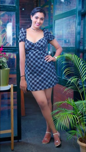 Rakshana Induchoodan Instagram - I’m a doll,but still wanna party😝💗

Shot by: @huephotographyy