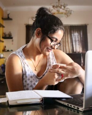Rakshana Induchoodan Instagram - Dear diary, 
If the person who gave me the mug remember it..they will comment on this post 😌😛
Love mal❤️