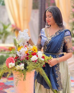 Ramola Instagram - ಸರ್ವರಿಗೂ ಯುಗಾದಿ ಹಬ್ಬದ ಹಾರ್ದಿಕ ಶುಭಾಶಯಗಳು.! 🌾🎋💐 

Outfit: @inayadesignerstudio 

#sareecollection #halfsarees #yugadhi #festivalfashion #festivalwear