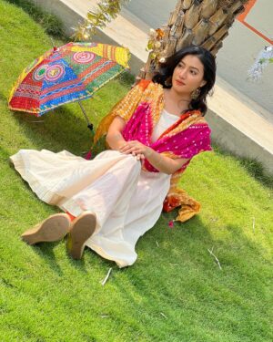 Ramola Instagram - "Cherish every moment, they all matter" 🥰

Pc: @anushaparmeshwarappa_official  Thank you😘🫶 

#candidphotography #shootdiaries #actresshot #actressramola #salawrsuit #colourfullphotos #bhandinidupatta #whitesalwar #whitecombination