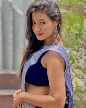 Ramola Instagram - "😉"

.
.
.
.
.
#sixyardsofelegance #actressshot #bluesaree💙 #sareefashion #vijayprakashsongs #seerelihudigiranodalebaaradu #sandlwoodactress #newfaceactress #kannadamovies #kannadaserials #sandlewood