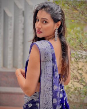 Ramola Instagram - "😉"

.
.
.
.
.
#sixyardsofelegance #actressshot #bluesaree💙 #sareefashion #vijayprakashsongs #seerelihudigiranodalebaaradu #sandlwoodactress #newfaceactress #kannadamovies #kannadaserials #sandlewood