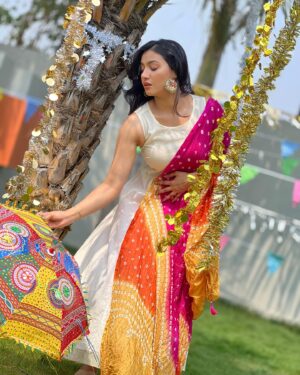 Ramola Instagram - "Life is a painting, and you are the artist. ..."🌈 

#lifeiscolorful #belikearainbow #holidays #shoottime #actresshot #holiattire #bandhinidupatta #newstyle #actressramola #whitesalwar #celebrationmode