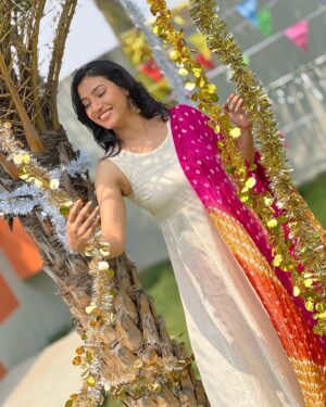 Ramola Instagram - "Life is a painting, and you are the artist. ..."🌈 

#lifeiscolorful #belikearainbow #holidays #shoottime #actresshot #holiattire #bandhinidupatta #newstyle #actressramola #whitesalwar #celebrationmode