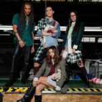 Rania Saiidii Instagram - Voici une expérience de shooting qui me tient particulièrement à cœur ! C'était bien plus qu'un simple travail, c'était une expérience humaine enrichissante où le rire, le soutien et la confiance étaient au rendez-vous. Chacun a mis du cœur à l'ouvrage et était à sa place ce jour-là. Je tiens également à féliciter ma sœur, @rawellsaiidii , pour avoir géré toute la partie artistique. Elle a minutieusement pensé à chaque détail des looks que vous avez pu voir. Rawel est passionnée de mode depuis son plus jeune âge et son rêve est de devenir styliste. Je la soutiens pleinement dans cette voie car elle possède une connaissance approfondie des matières, motifs et couleurs, qu'elle partage au quotidien dans ses réseaux et créations. Je suis reconnaissant envers @ninascaly et @tissecosolidaire pour avoir rendu cela possible. Sans eux, cette opportunité n'aurait pas existé. Je leur souhaite tout le soutien et la force nécessaires pour poursuivre ce genre de projets et d'accomplissement. Bravo à tous !