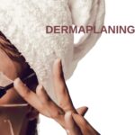 Rania Saiidii Instagram - J’ai testé le #dermaplaning —> Chez @unregardvip Comment vous dire que j’avais tellement de questions et d’aprioris sur cette technique ! Et je me suis lancé car autour de moi beaucoup de proche me l’ont conseillé ! Et je n’ai pas été chez n’importe qui .. @unregardvip maîtrise la technique et ils font beaucoup mieux qu’un simple #dermaplaning ✨ C’était 60 min de bonheur et de bien être 🫶🏼 VOICI LES ÉTAPES : Après avoir fait un point avec vous, Saghar ou l’une des praticiennes spécialisée d’Un Regard VIP commenceront par démaquiller votre visage, avant de le désinfecter. A l’aide d’une petite lame stérile à usage unique de type scalpel chirurgical, le duvet et les cellules mortes vont être éliminés et votre peau plus prête que jamais à recevoir des soins profondément régénérants. Votre peau ainsi parfaitement préparée va maintenant pouvoir bénéficier d’une application de cocktails et de sérums personnalisés, à base entre autres, de collagène, d’acide hyaluronique, de vitamine C.  Vient ensuite le moment de la luminothérapie, pendant lequel l’effet des produits précédemment appliqués va être boosté grace à un masque LED. LA RÉPONSE À VOS QUESTIONS : Loin de favoriser la repousse des poils comme on pourrait le croire, c’est la fabrication de collagène que le Dermaplaning stimule ! Après des séances régulières, vous observerez un retardement de l’apparition des ridules et des rides, un soulagement des dommages cutanés causés par le soleil et une atténuation des cicatrices d’acné. Votre peau, débarrassée des petits poils qui retiennent sébum et saletés va s’en trouver plus réceptive que jamais aux produits de beauté utilisés quotidiennement, qui pénètreront plus profondément dans l’épiderme et seront donc mieux absorbés. Ce procédé mécanique contribue donc à vous offrir un teint éclatant, lisse et lumineux. De plus sachez que les résultats sont visibles immédiatement après une séance de Dermaplaning et durent plusieurs semaines. www.unregardvip.com