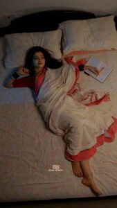 Ranjitha Menon Instagram - Love is in the air.. ❤️ #love #feel #oldsongs #classic #trending #viral #poetic #yehraateinyehmausam #desigirl #indulge #nostalgic #lostinlove Dop @bigil.benoy Edits @tejas_media_international