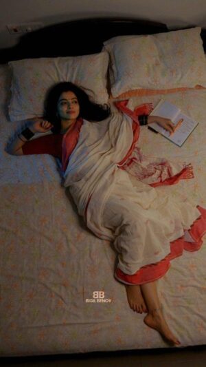 Ranjitha Menon Instagram - Love is in the air.. ❤️

#love #feel #oldsongs #classic #trending #viral #poetic #yehraateinyehmausam #desigirl #indulge #nostalgic #lostinlove 
Dop @bigil.benoy
Edits @tejas_media_international