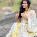 Ranjitha Menon Instagram - വിഷു പുലരി ....🌼🌼🌼 #vishu #vishuashamsakal #medam #malayalam #malayaligirl #vishuvibes #settumundu #keralagallery #krishna #krishnalove #keralagallery #festival #celebration #oldtemples #rocktemple #happiness # DOP @thammy_raman_entertainments Styling @makeup_by_sabana_ Edits @virtu_osoproductions